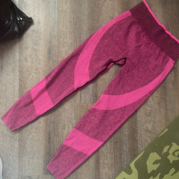 Pink seamless leggings - Picture 5 of 5